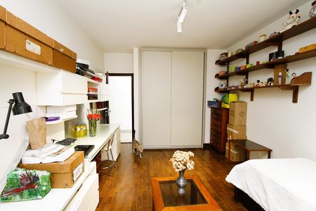 Casa à venda com 291m², 5 quartos e 8 vagasQuarto 5 - Suíte