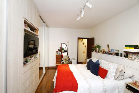 Casa à venda com 291m², 5 quartos e 8 vagasQuarto 1 - Suíte