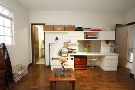 Casa à venda com 291m², 5 quartos e 8 vagasQuarto 5 - Suíte