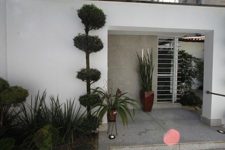 Casa à venda com 291m², 5 quartos e 8 vagasEntrada