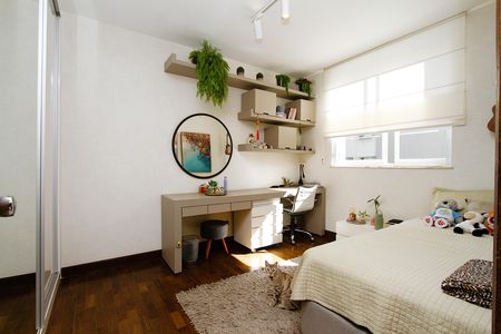 Casa à venda com 291m², 5 quartos e 8 vagasQuarto 4 - Armários