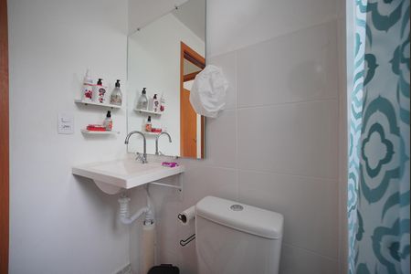 Banheiro de apartamento para alugar com 2 quartos, 48m² em Caminho Novo, Palhoça