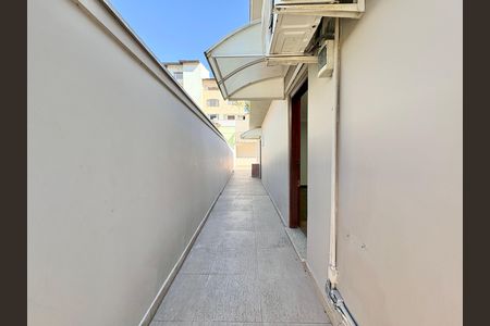 Casa para alugar com 230m², 4 quartos e 5 vagas Casa para alugar com 230m², 4 quartos e 5 vagasEntrada