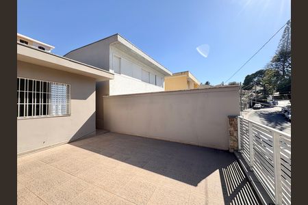 Casa para alugar com 230m², 4 quartos e 5 vagas Casa para alugar com 230m², 4 quartos e 5 vagasQuintal superior