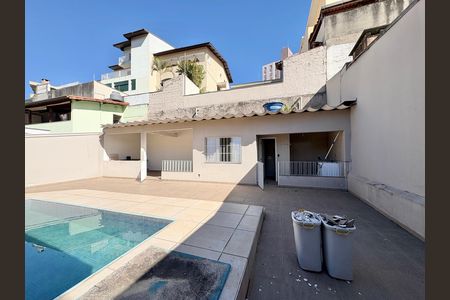 Casa para alugar com 230m², 4 quartos e 5 vagas Casa para alugar com 230m², 4 quartos e 5 vagasPiscina