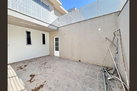 Casa para alugar com 230m², 4 quartos e 5 vagas Casa para alugar com 230m², 4 quartos e 5 vagasQuintal inferior
