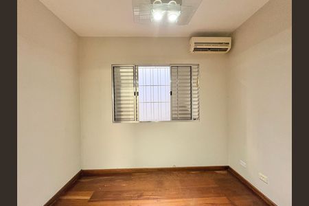 Casa para alugar com 230m², 4 quartos e 5 vagas Casa para alugar com 230m², 4 quartos e 5 vagasQuarto