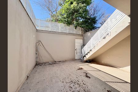Casa para alugar com 230m², 4 quartos e 5 vagas Casa para alugar com 230m², 4 quartos e 5 vagasQuintal inferior
