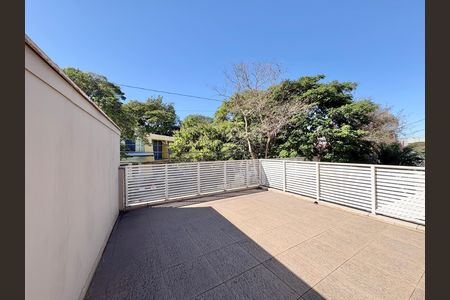 Casa para alugar com 230m², 4 quartos e 5 vagas Casa para alugar com 230m², 4 quartos e 5 vagasQuintal superior