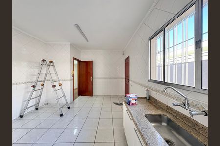 Cozinha de casa para alugar com 4 quartos, 230m² em Parque Sao Domingos, São Paulo