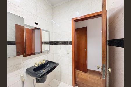 Casa para alugar com 230m², 4 quartos e 5 vagas Casa para alugar com 230m², 4 quartos e 5 vagasBanheiro da Suíte 2