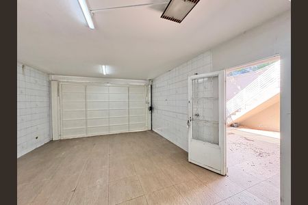 Garagem de casa para alugar com 4 quartos, 230m² em Parque Sao Domingos, São Paulo