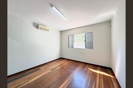 Suíte 1 de casa para alugar com 4 quartos, 230m² em Parque Sao Domingos, São Paulo