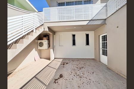 Casa para alugar com 230m², 4 quartos e 5 vagas Casa para alugar com 230m², 4 quartos e 5 vagasQuintal inferior