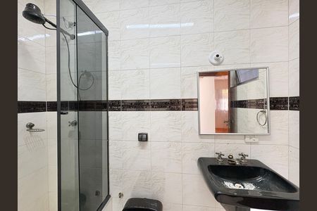 Banheiro da Suíte 1 de casa para alugar com 4 quartos, 230m² em Parque Sao Domingos, São Paulo