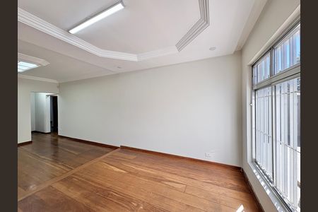 Casa para alugar com 230m², 4 quartos e 5 vagas Casa para alugar com 230m², 4 quartos e 5 vagasSala