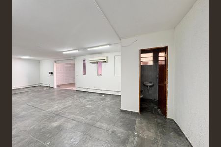 Casa para alugar com 230m², 4 quartos e 5 vagas Casa para alugar com 230m², 4 quartos e 5 vagasGaragem