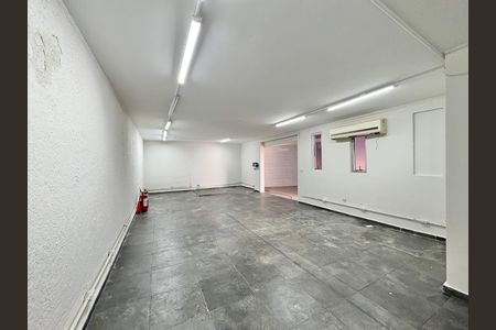 Casa para alugar com 230m², 4 quartos e 5 vagas Casa para alugar com 230m², 4 quartos e 5 vagasGaragem