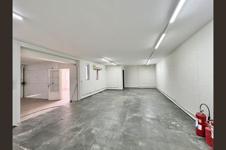 Casa para alugar com 230m², 4 quartos e 5 vagas Casa para alugar com 230m², 4 quartos e 5 vagasGaragem