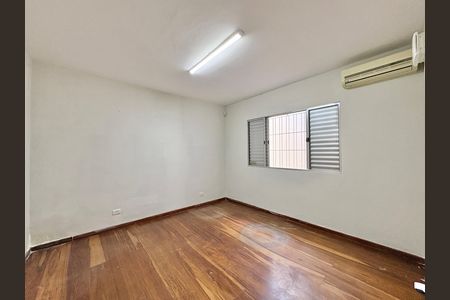 Casa para alugar com 230m², 4 quartos e 5 vagas Casa para alugar com 230m², 4 quartos e 5 vagasSuíte 2