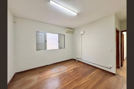 Casa para alugar com 230m², 4 quartos e 5 vagas Casa para alugar com 230m², 4 quartos e 5 vagasSuíte 2