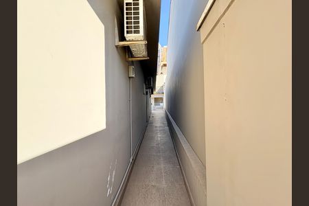 Casa para alugar com 230m², 4 quartos e 5 vagas Casa para alugar com 230m², 4 quartos e 5 vagasCorredor externo
