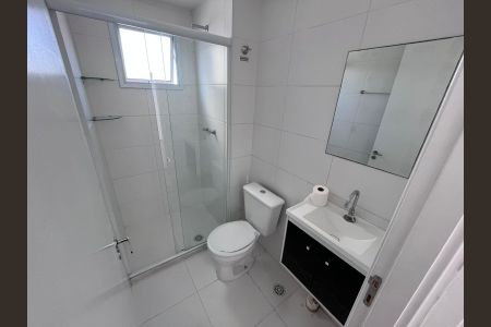 Banheiro de apartamento para alugar com 2 quartos, 37m² em Jardim Adelfiore, São Paulo