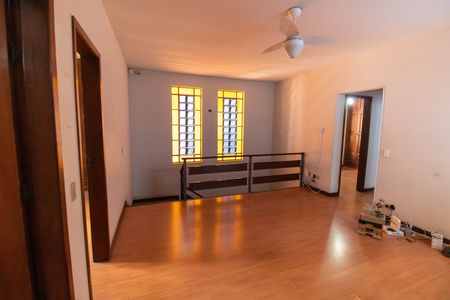 Casa à venda com 207m², 5 quartos e 4 vagas Casa à venda com 207m², 5 quartos e 4 vagasSala