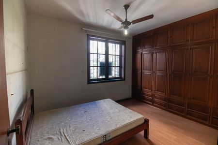 Casa à venda com 207m², 5 quartos e 4 vagas Casa à venda com 207m², 5 quartos e 4 vagasQuarto 1