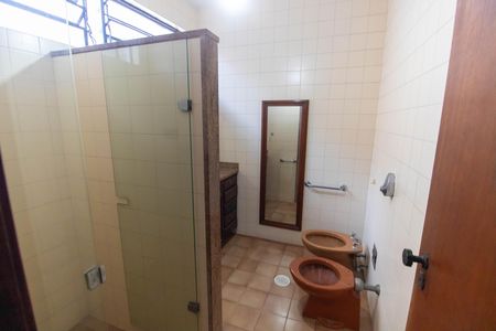 Casa à venda com 207m², 5 quartos e 4 vagas Casa à venda com 207m², 5 quartos e 4 vagasBanheiro Social