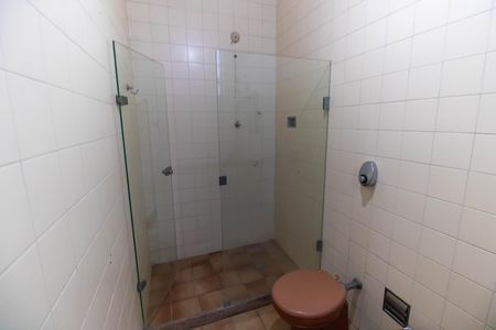 Casa à venda com 207m², 5 quartos e 4 vagas Casa à venda com 207m², 5 quartos e 4 vagasBanheiro da Suíte 2