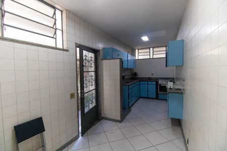 Casa à venda com 207m², 5 quartos e 4 vagas Casa à venda com 207m², 5 quartos e 4 vagasCozinha