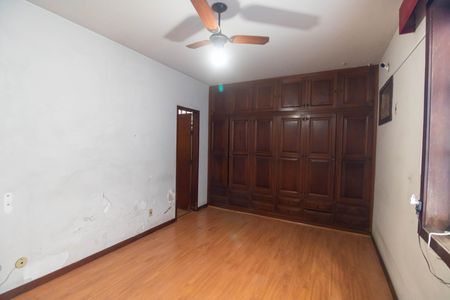Casa à venda com 207m², 5 quartos e 4 vagas Casa à venda com 207m², 5 quartos e 4 vagasSuíte 1