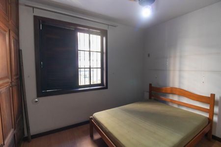 Casa à venda com 207m², 5 quartos e 4 vagas Casa à venda com 207m², 5 quartos e 4 vagasQuarto 2