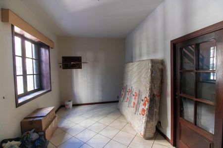 Casa à venda com 207m², 5 quartos e 4 vagas Casa à venda com 207m², 5 quartos e 4 vagasSala