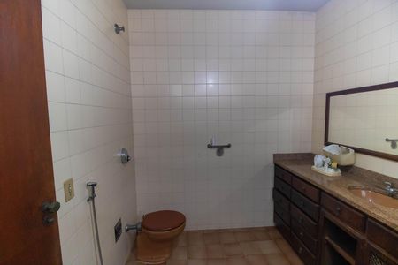 Casa à venda com 207m², 5 quartos e 4 vagas Casa à venda com 207m², 5 quartos e 4 vagasBanheiro da Suíte 1
