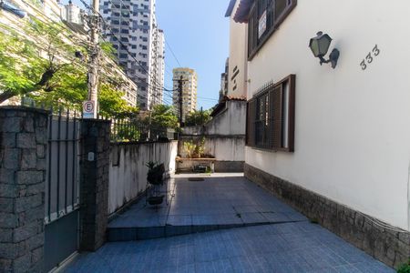 Casa à venda com 207m², 5 quartos e 4 vagas Casa à venda com 207m², 5 quartos e 4 vagasÁrea externa