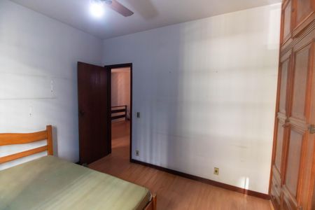 Casa à venda com 207m², 5 quartos e 4 vagas Casa à venda com 207m², 5 quartos e 4 vagasQuarto 2