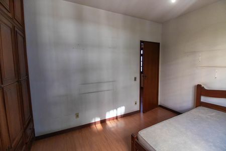 Casa à venda com 207m², 5 quartos e 4 vagas Casa à venda com 207m², 5 quartos e 4 vagasQuarto 1