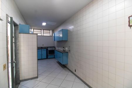 Casa à venda com 207m², 5 quartos e 4 vagas Casa à venda com 207m², 5 quartos e 4 vagasCozinha