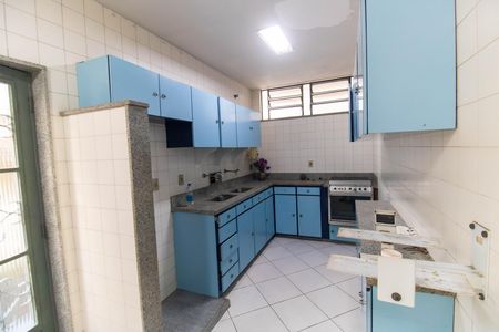 Casa à venda com 207m², 5 quartos e 4 vagas Casa à venda com 207m², 5 quartos e 4 vagasCozinha