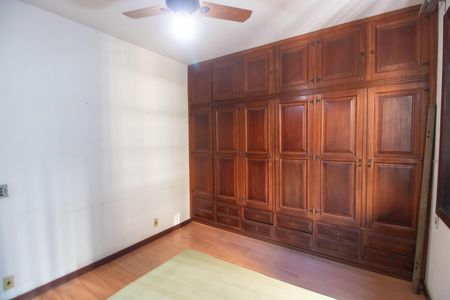 Casa à venda com 207m², 5 quartos e 4 vagas Casa à venda com 207m², 5 quartos e 4 vagasQuarto 2