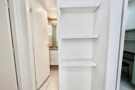 Corredor  de apartamento para alugar com 2 quartos, 90m² em Lagoa, Rio de Janeiro