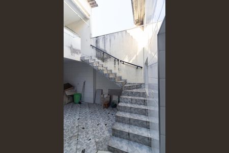 Casa para alugar com 200m², 2 quartos e 3 vagasEscada