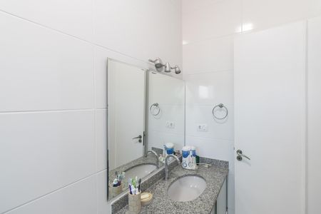 Casa à venda com 153m², 3 quartos e 3 vagas Casa à venda com 153m², 3 quartos e 3 vagasBanheiro da Suíte