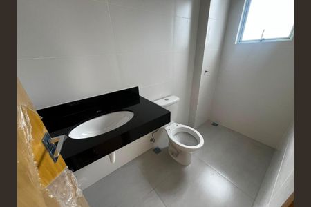 Banheiro da Suíte de apartamento à venda com 3 quartos, 52m² em Santo Andre, Belo Horizonte
