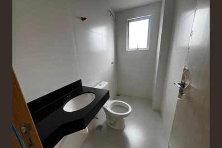 Banheiro da suíte de apartamento à venda com 3 quartos, 52m² em Santo Andre, Belo Horizonte