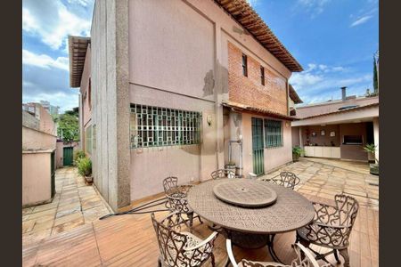 Casa à venda com 430m², 4 quartos e 6 vagas