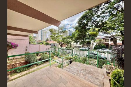 Casa à venda com 430m², 4 quartos e 6 vagas