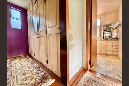 Casa à venda com 430m², 4 quartos e 6 vagas